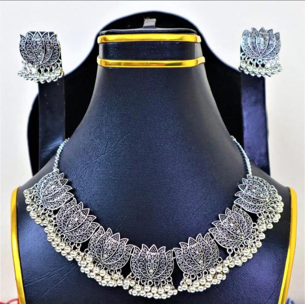 Antique Silver Afghani Flower Choker Necklace with Earrings – Elegant Jewelry Set