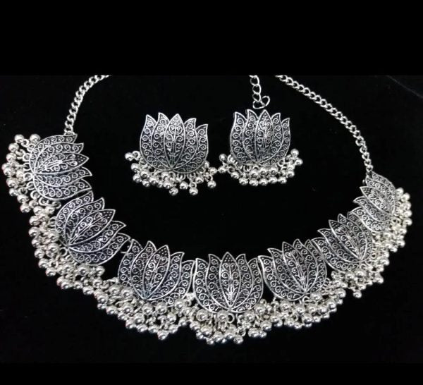Antique Silver Afghani Flower Choker Necklace with Earrings – Elegant Jewelry Set