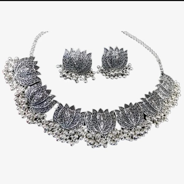 Antique Silver Afghani Flower Choker Necklace with Earrings – Elegant Jewelry Set
