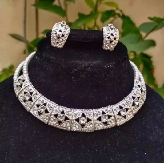 Elegant Silver Necklace with Stylish Earrings – Perfect Jewelry Set for Girls